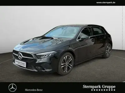 Gebraucht Mercedes A180 Progressive 136 PS (100 kW) 2025 Lack kosmosschwarz Limousine