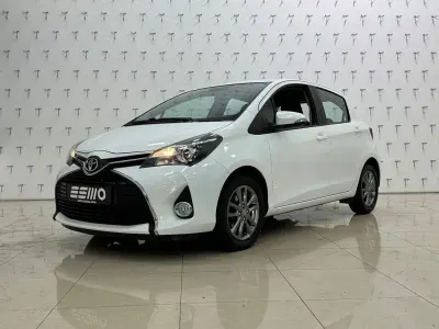 Gebraucht Toyota Yaris Comfort 69 PS (50 kW) 2015 Weiß Kleinwagen