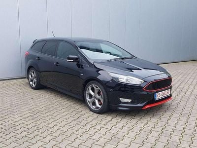 Second-hand Ford Focus ST-Line 150 CP (110 kW) 2017 Negru Break