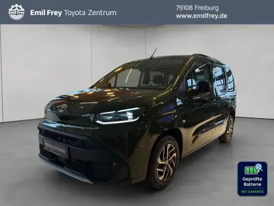 Neu Toyota Proace Verso City 100 kW (136 PS) 2025 Backpacker chaki metallic Kombi