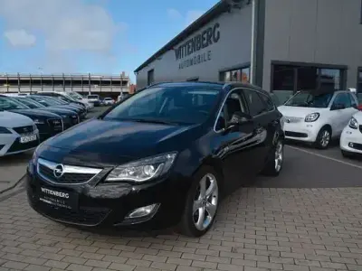 Usata Opel Astra 140 CV (102 kW) 2010 Nero Berlina
