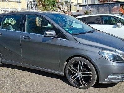 Grau Gebraucht 2013 Mercedes B200 Van / Kleinbus | 8.300 € (Guter Preis)