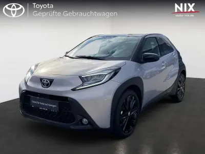 Gebraucht Toyota Aygo X Basis 72 PS (52 kW) 2025 Light purple silver / night sky black SUV