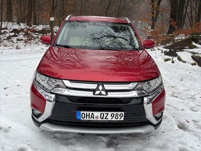 Gebraucht Mitsubishi Outlander Plus 150 PS (110 kW) 2017 Rot SUV