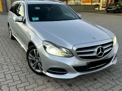 Gebraucht Mercedes E200 Avantgarde 136 PS (100 kW) 2013 Silber Limousine