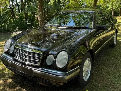 Gebraucht Mercedes E240 Elegance 170 PS (125 kW) 1998 Schwarz Limousine