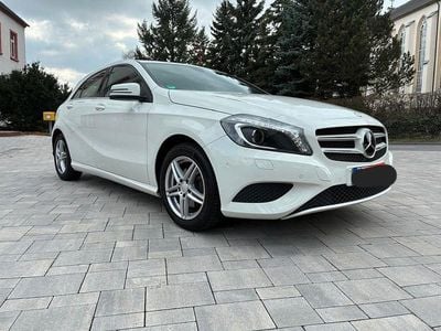 Gebraucht Mercedes A180 AMG line 122 PS (89 kW) 2014 Weiß Limousine