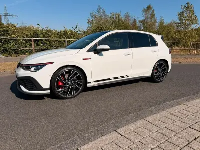 Gebraucht VW Golf VIII GTI Clubsport 300 PS (220 kW) 2021 Weiß Limousine