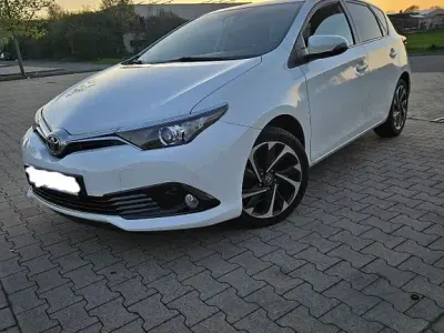 Second-hand Toyota Auris Edition-S 116 CP (85 kW) 2016 Alb Berlinǎ