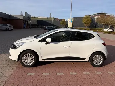 Używany Renault Clio IV Initiale Paris 73 KM (53 kW) 2014 Biały Hatchback