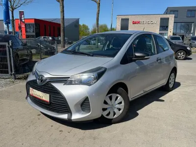 Gebraucht Toyota Yaris Life 69 PS (50 kW) 2015 Silber Kleinwagen