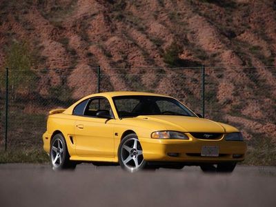Second-hand Ford Mustang 218 CP (160 kW) 1995 Galben