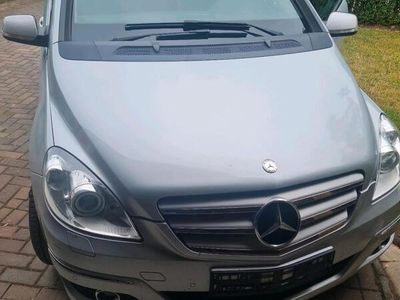 Mercedes B200