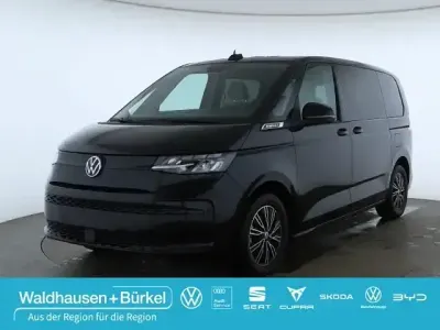 Gebraucht VW Multivan 150 PS (110 kW) 2023 Deep black perleffekt Van / Kleinbus