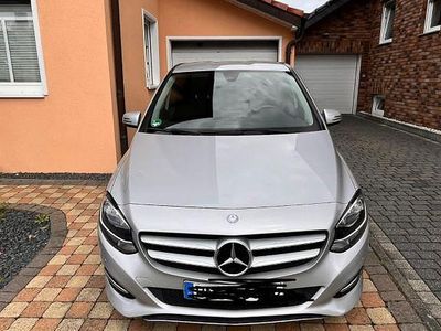 Usata Mercedes B180 109 CV (80 kW) 2015 Argento Monovolume