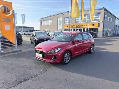 Rot Gebraucht 2017 Hyundai i30 Trend Kleinwagen | 12.500 € (Fairer Preis)