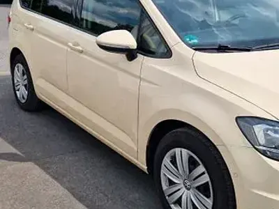 Używany VW Touran Comfortline 116 KM (85 kW) 2017 Beżowy Minivan