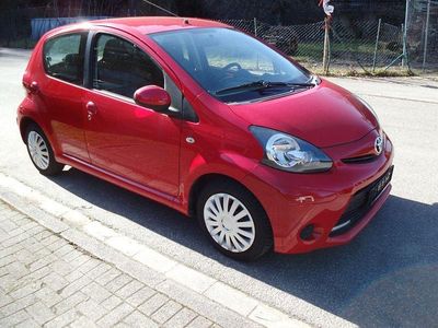 Second-hand Toyota Aygo Cool 68 CP (50 kW) 2012 Roșu Hatchback