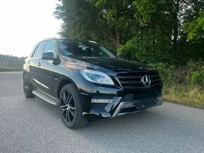 Gebraucht Mercedes ML350 AMG 258 PS (189 kW) 2012 Schwarz SUV
