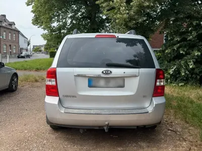 Gebraucht Kia Carnival 145 PS (106 kW) 2008 Silber Van / Kleinbus
