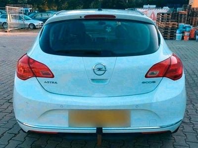 Usata Opel Astra 101 CV (74 kW) 2012 Bianco Berlina