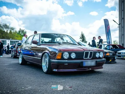 Gebraucht BMW 728 187 PS (137 kW) 1985 Rot Limousine