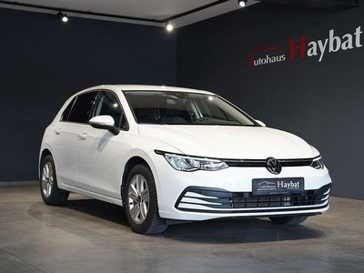 Gebraucht VW Golf VIII Life 131 PS (96 kW) 2024 Oryxweiss Limousine