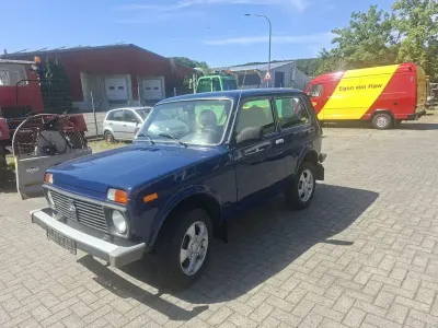 Gebraucht Lada niva 82 PS (60 kW) 2010 Blau SUV