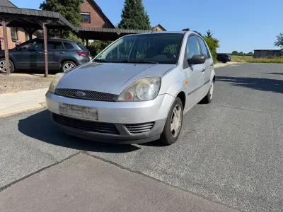 Gebraucht Ford Fiesta Trend 80 PS (58 kW) 2003 Silber Kleinwagen