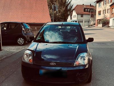 Usata Ford Fiesta 69 CV (50 kW) 2004 Blu Utilitaria