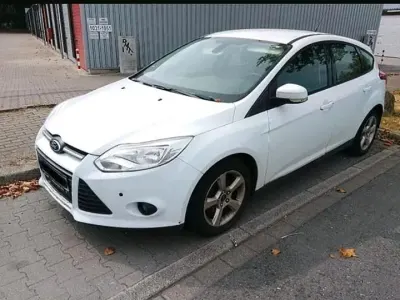 Gebraucht Ford Focus 125 PS (91 kW) 2014 Weiß Limousine