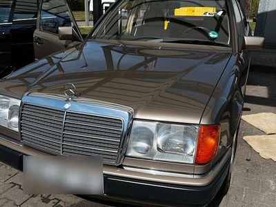 Usata Mercedes E230 136 CV (100 kW) 1990 Marrone Berlina