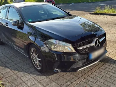 Gebraucht Mercedes A180 122 PS (89 kW) 2017 Schwarz Limousine