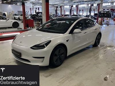 Weiß Gebraucht 2021 Tesla Model 3 Standard Range Limousine | 26.600 € (Fairer Preis)