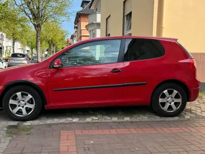 Gebraucht VW Golf V 115 PS (84 kW) 2004 Rot Kleinwagen