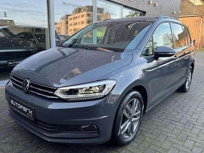 Grau Gebraucht 2023 VW Touran Van / Kleinbus | 26.500 € (Fairer Preis)