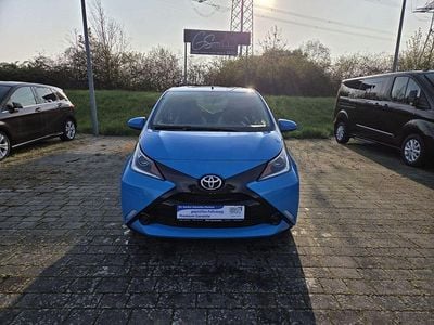 Usata Toyota Aygo X-play 69 CV (50 kW) 2018 Blu Utilitaria