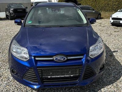 Usata Ford Focus Trend 105 CV (77 kW) 2014 Blu Berlina