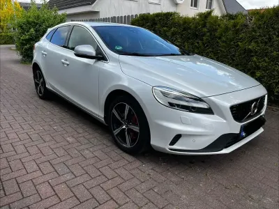 Gebraucht Volvo V40 R-Design 190 PS (139 kW) 2016 Weiß Limousine