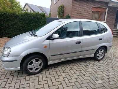 Nissan Almera Tino