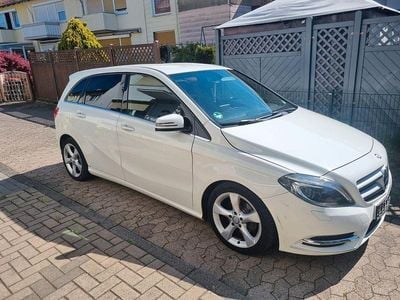 Second-hand Mercedes B200 136 CP (100 kW) 2012 Alb Monovolum