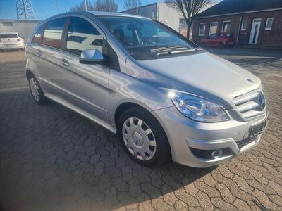 Gebraucht Mercedes B180 110 PS (80 kW) 2009 Silber Van / Kleinbus
