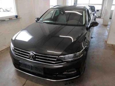 Second-hand VW Passat R-line 150 CP (110 kW) 2023 Gri Break