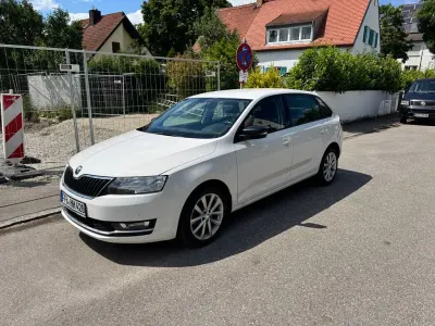 Gebraucht Skoda Rapid Ambition 95 PS (69 kW) 2018 Weiß Kleinwagen