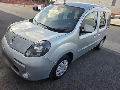 Gebraucht Renault Kangoo Luxe 90 PS (66 kW) 2013 Silber Van / Kleinbus