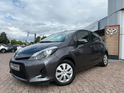 Gebraucht Toyota Yaris Life 100 PS (73 kW) 2013 Marlingrau metallic Kleinwagen