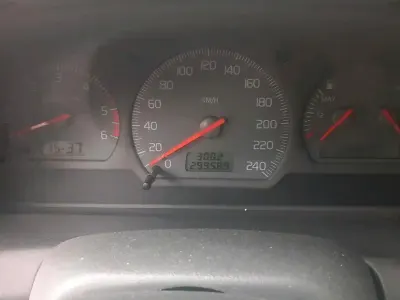 Gebraucht Volvo V40 115 PS (84 kW) 2001 Schwarz Kombi