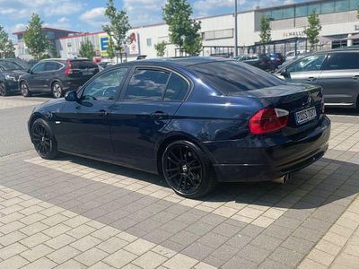 Gebraucht BMW 318 129 PS (94 kW) 2007 Blau Limousine