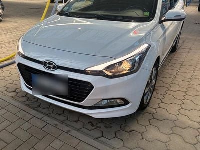 Gebraucht Hyundai i20 YES! 101 PS (74 kW) 2017 Weiß Kleinwagen