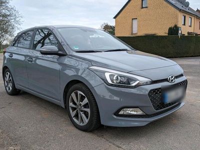 gebraucht Hyundai i20 Baby Elefant gray AHK